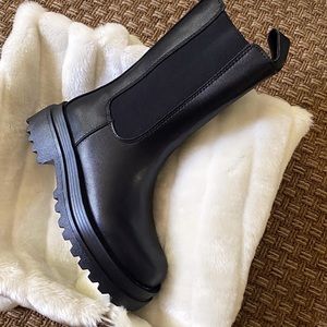 Minimalist Black Chelsea Boots